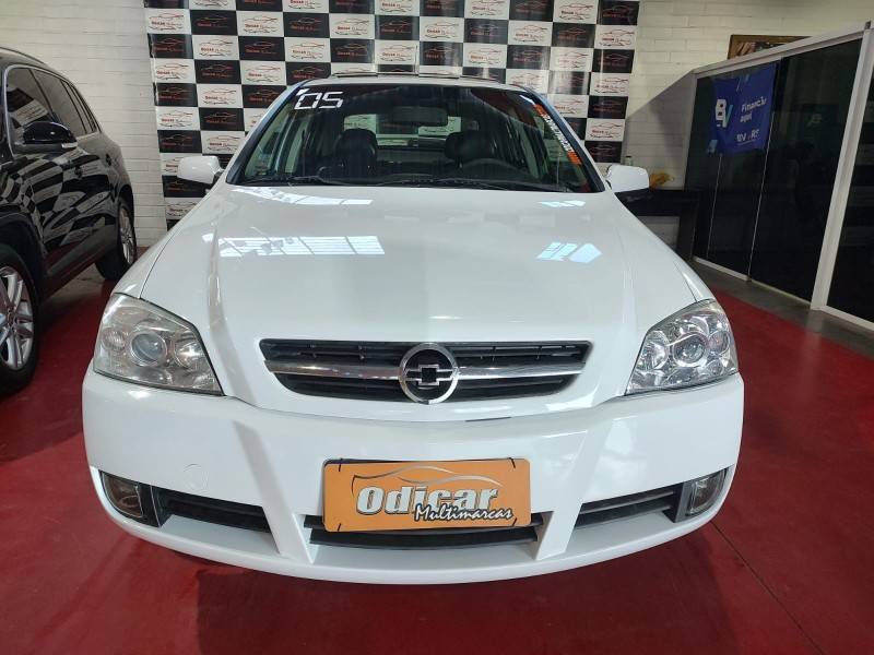 CHEVROLET - ASTRA - 2004/2005 - Branca - R$ 31.900,00