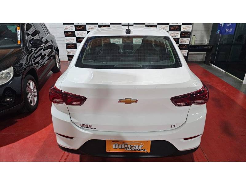 CHEVROLET - ONIX - 2023/2023 - Branca - R$ 71.900,00