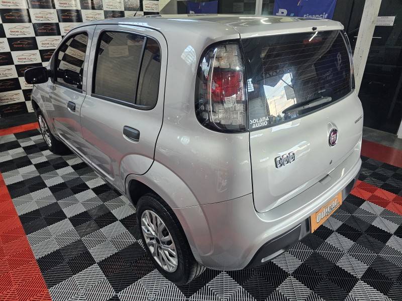 FIAT - UNO - 2017/2017 - Prata - R$ 42.900,00