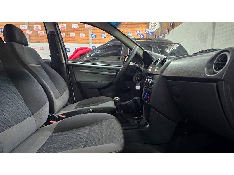 CHEVROLET - CELTA - 2013/2014 - Prata - R$ 34.900,00