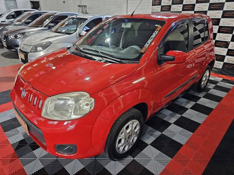 FIAT - UNO - 2010/2011 - Vermelha - R$ 32.900,00