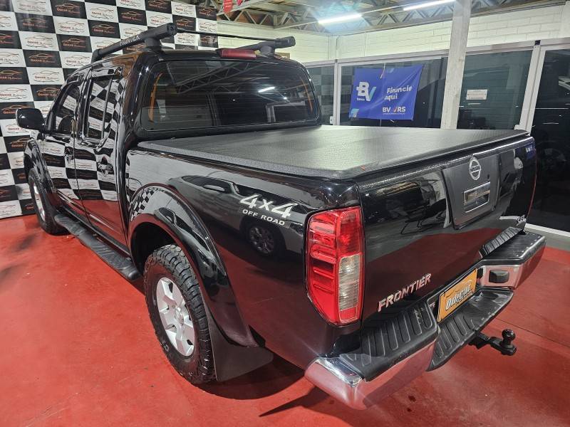 NISSAN - FRONTIER - 2007/2008 - Preta - R$ 75.900,00