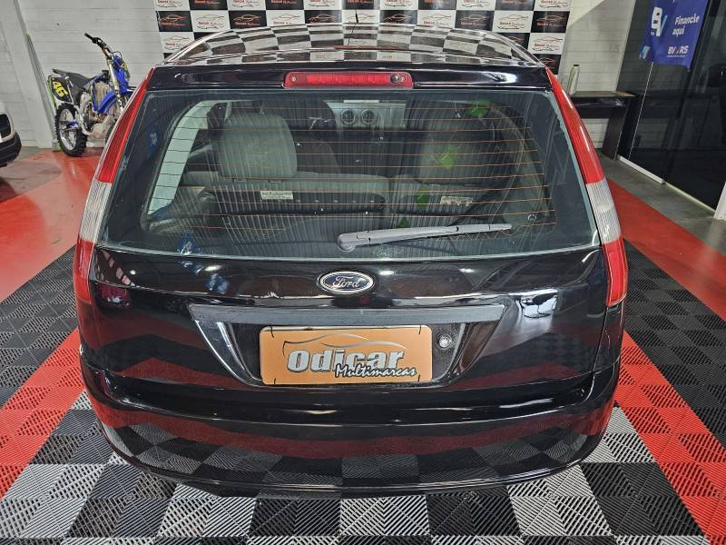 FORD - FIESTA - 2005/2005 - Preta - R$ 21.900,00