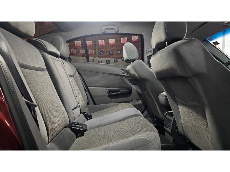 CHEVROLET - VECTRA - 2009/2010 - Vermelha - R$ 41.900,00
