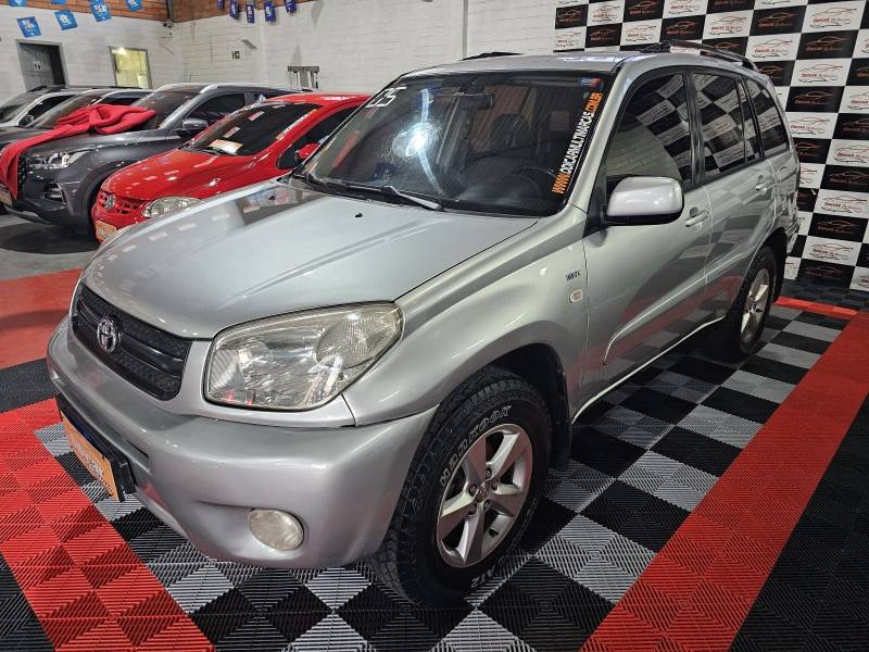 TOYOTA - RAV4 - 2004/2005 - Prata - R$ 45.900,00