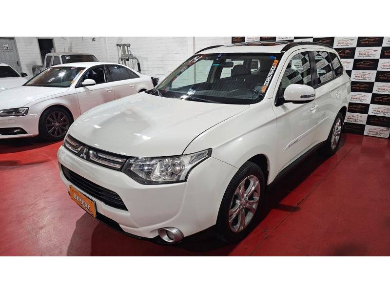 MITSUBISHI - OUTLANDER - 2013/2014 - Branca - R$ 70.900,00