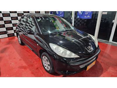 PEUGEOT - 207 - 2010/2011 - Preta - R$ 21.900,00