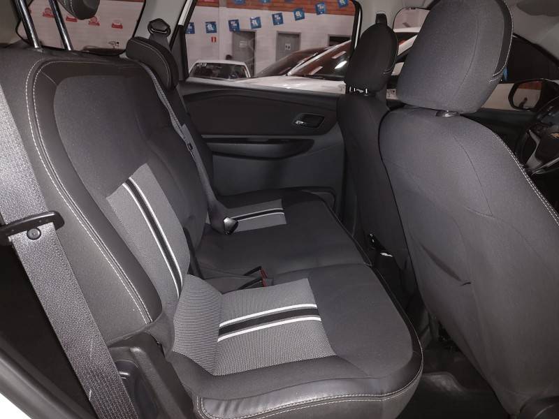 CHEVROLET - SPIN - 2016/2017 - Branca - R$ 64.900,00