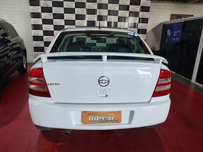 CHEVROLET - ASTRA - 2004/2005 - Branca - R$ 31.900,00