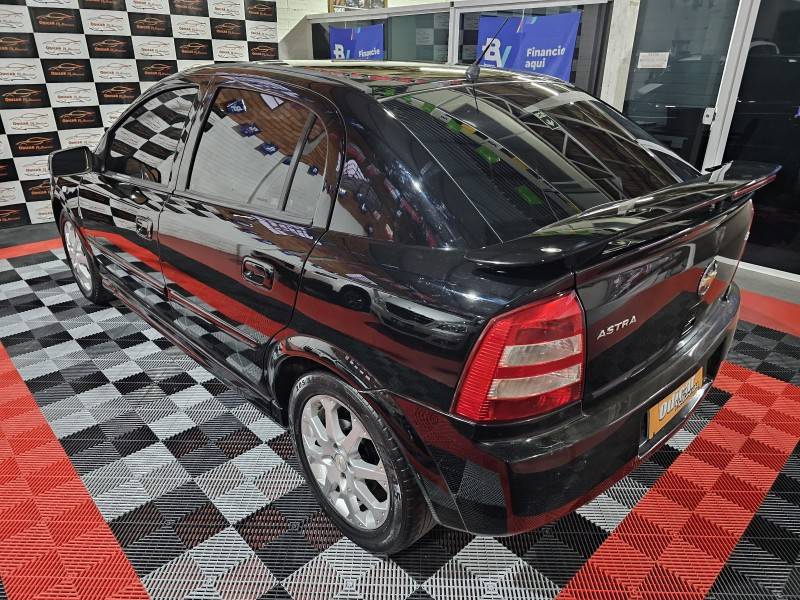 CHEVROLET - ASTRA - 2010/2011 - Preta - R$ 39.900,00