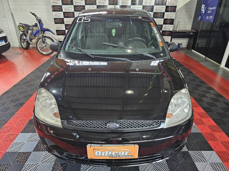 FORD - FIESTA - 2005/2005 - Preta - R$ 21.900,00