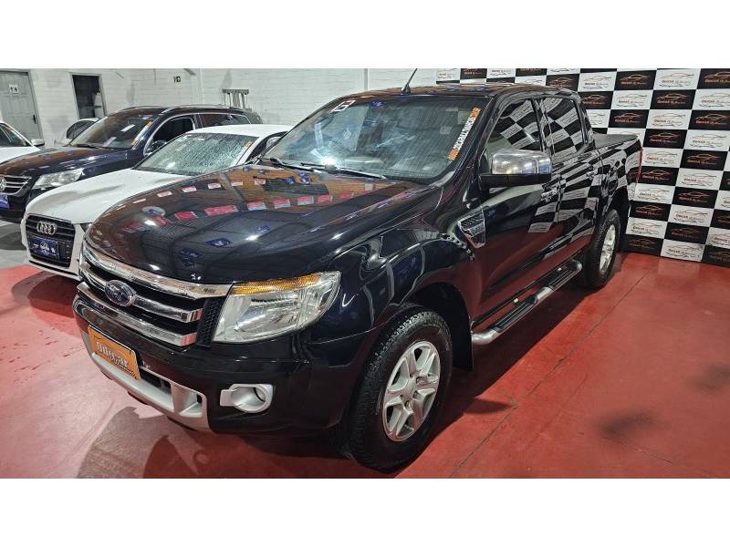 FORD - RANGER - 2012/2013 - Preta - R$ 105.900,00