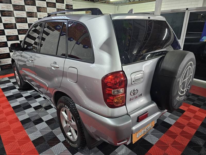 TOYOTA - RAV4 - 2004/2005 - Prata - R$ 45.900,00