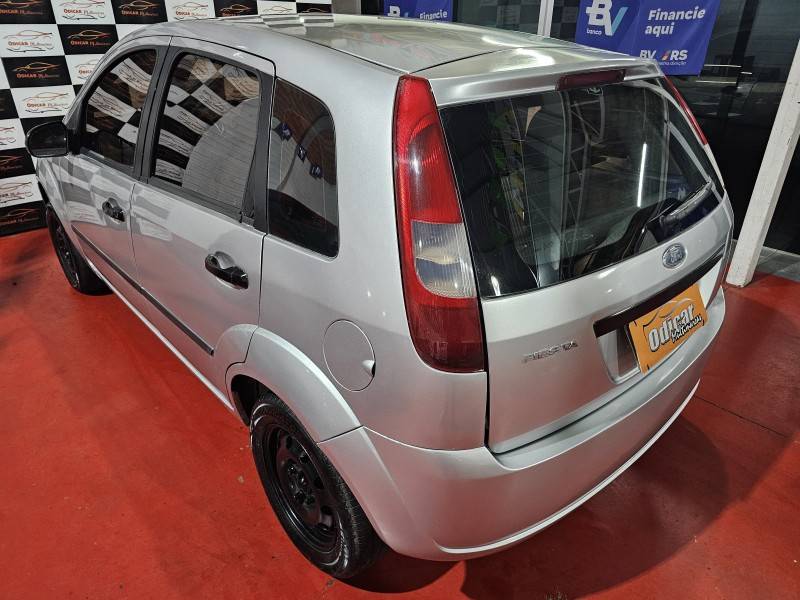 FORD - FIESTA - 2005/2005 - Prata - R$ 19.900,00