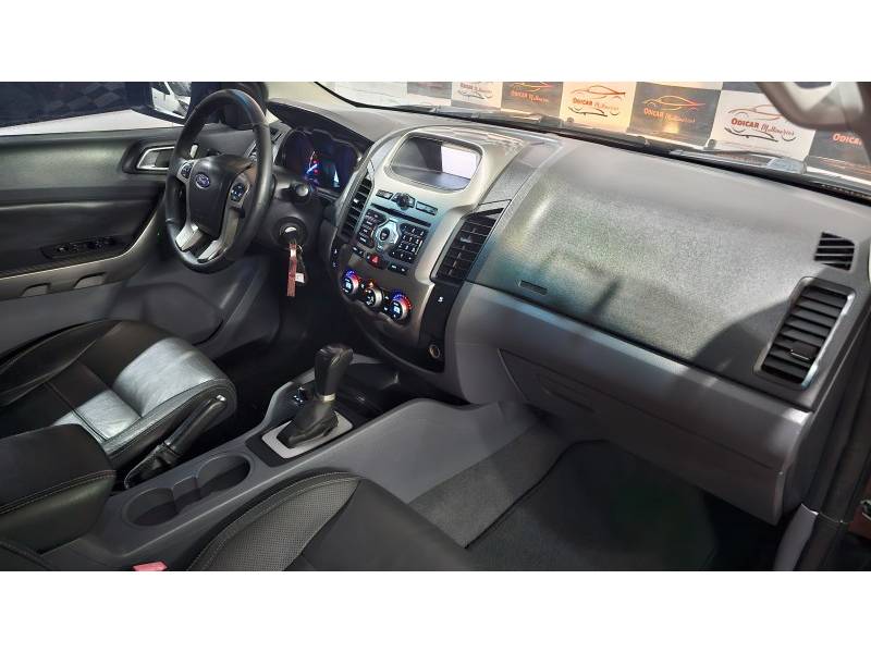 FORD - RANGER - 2012/2013 - Preta - R$ 105.900,00