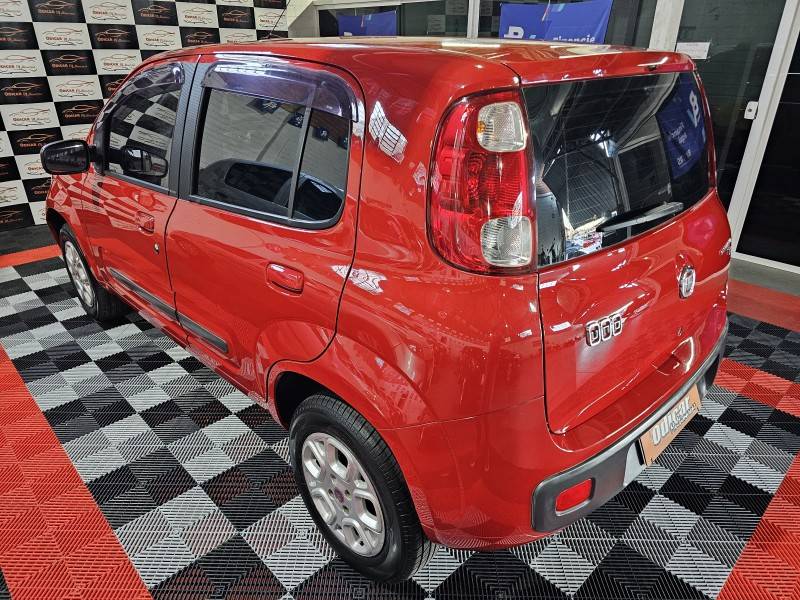 FIAT - UNO - 2010/2011 - Vermelha - R$ 32.900,00