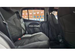 FIAT - UNO - 2013/2014 - Branca - R$ 34.900,00