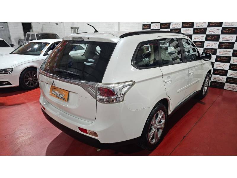 MITSUBISHI - OUTLANDER - 2013/2014 - Branca - R$ 70.900,00