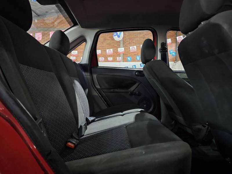 FORD - FIESTA - 2005/2005 - Vermelha - R$ 21.900,00