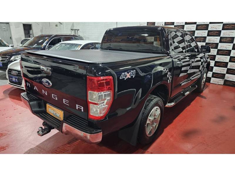 FORD - RANGER - 2012/2013 - Preta - R$ 105.900,00