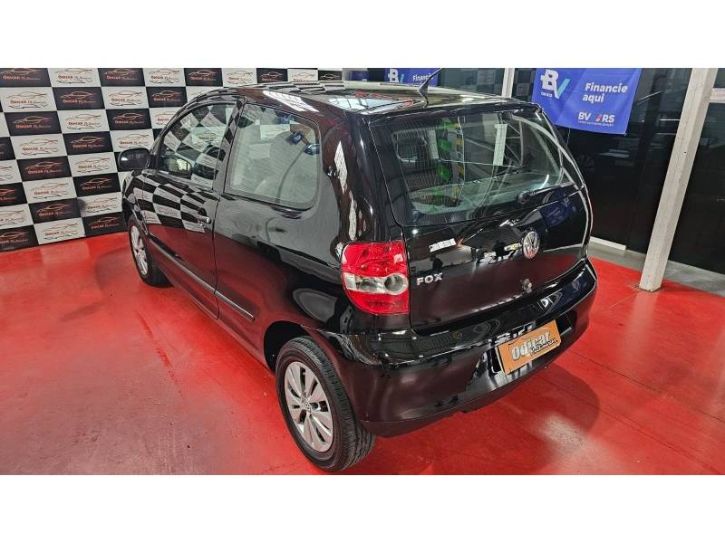 VOLKSWAGEN - FOX - 2007/2008 - Preta - R$ 20.900,00
