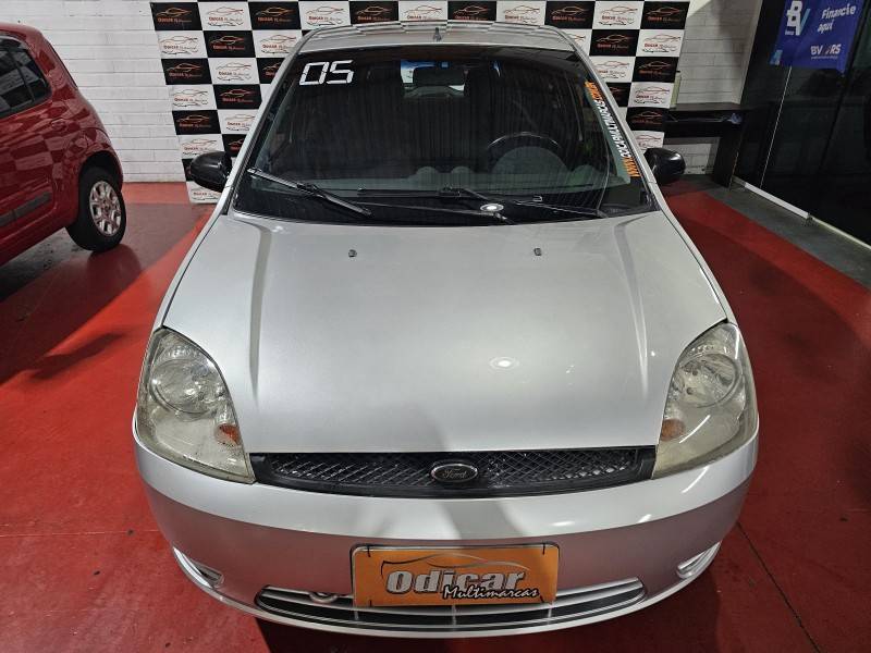 FORD - FIESTA - 2005/2005 - Prata - R$ 19.900,00