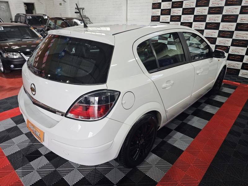 CHEVROLET - VECTRA - 2007/2008 - Branca - R$ 33.900,00