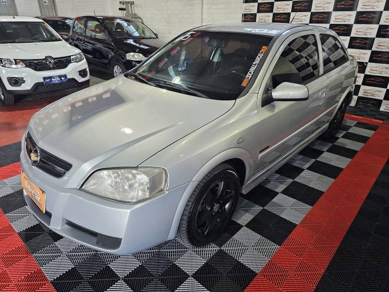 CHEVROLET - ASTRA - 2005/2005 - Prata - R$ 23.900,00
