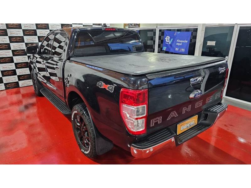 FORD - RANGER - 2021/2022 - Preta - R$ 189.900,00