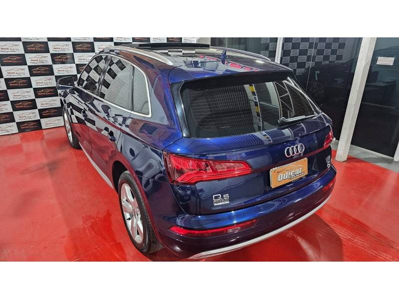 AUDI - Q5 - 2017/2018 - Azul - Sob Consulta