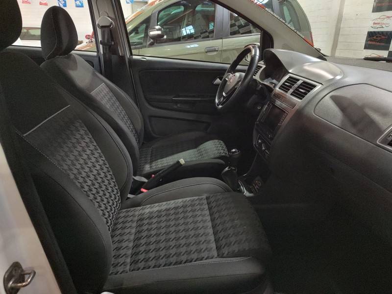 VOLKSWAGEN - FOX - 2017/2018 - Branca - R$ 52.900,00