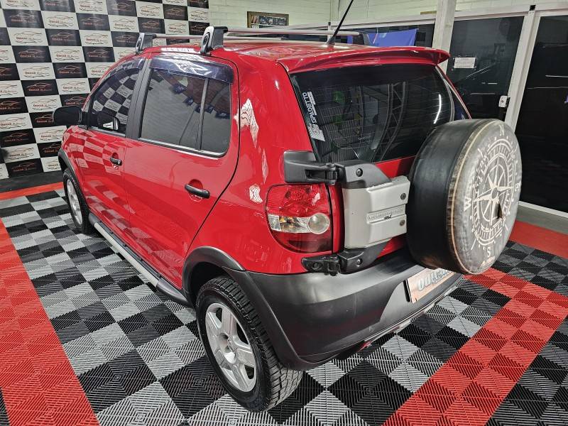 VOLKSWAGEN - CROSSFOX - 2009/2010 - Vermelha - R$ 34.900,00