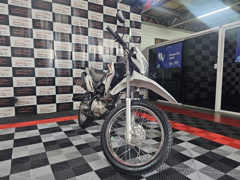 HONDA - NXR 150 - 2014/2014 - Branca - R$ 14.900,00