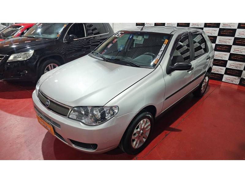 FIAT - PALIO - 2005/2006 - Prata - R$ 25.900,00