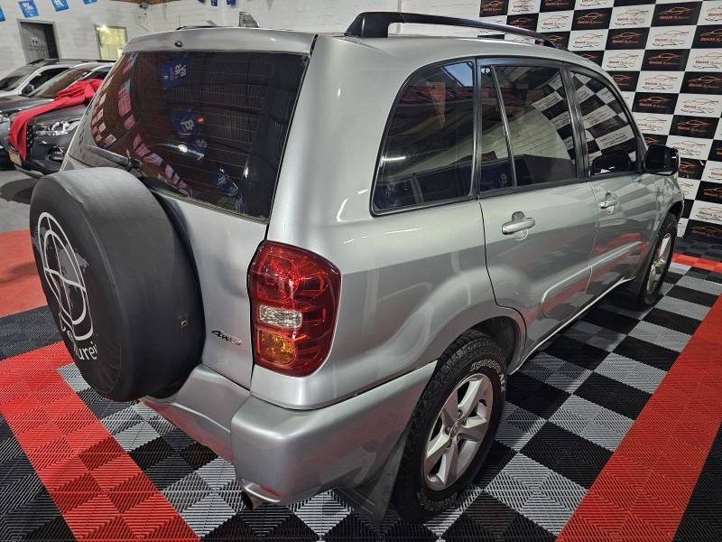 TOYOTA - RAV4 - 2004/2005 - Prata - R$ 45.900,00